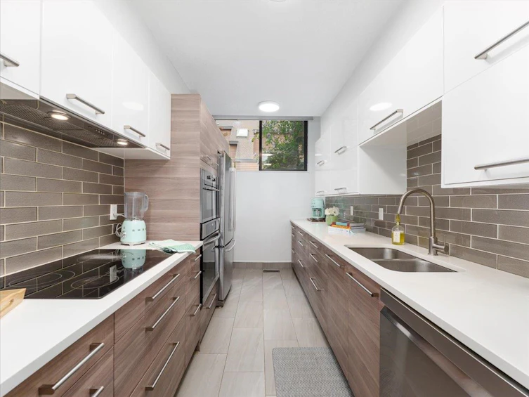 402 Cardiff Way, Port Moody, BC, V3H 3T1 - 8