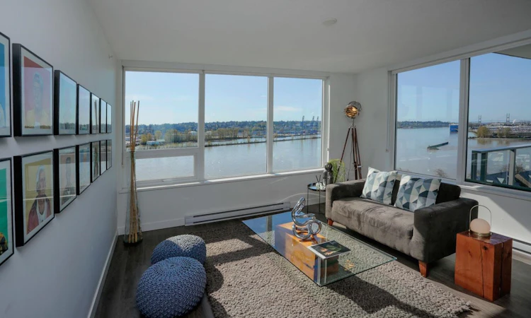 1211-988 Quayside Drive