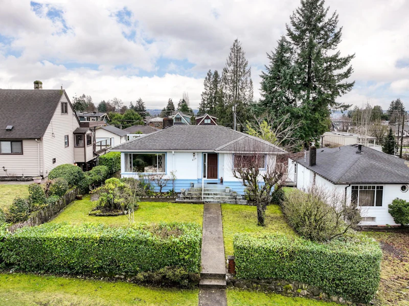 419 E 17th Street, North Vancouver BC V7L 2W3