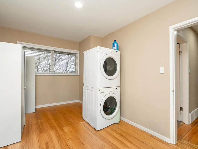 6560 Winch Street, Burnaby, BC, V5B 2L6 - 11