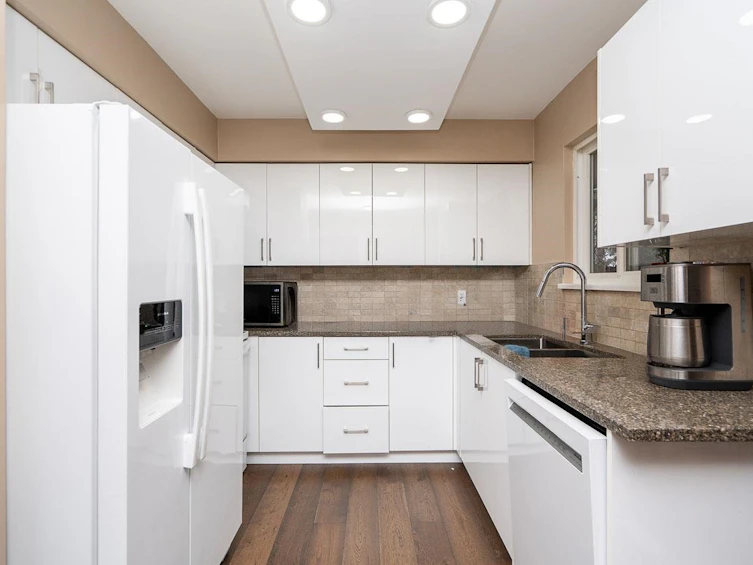 6560 Winch Street, Burnaby, BC, V5B 2L6 - 9