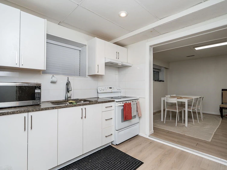 6560 Winch Street, Burnaby, BC, V5B 2L6 - 13