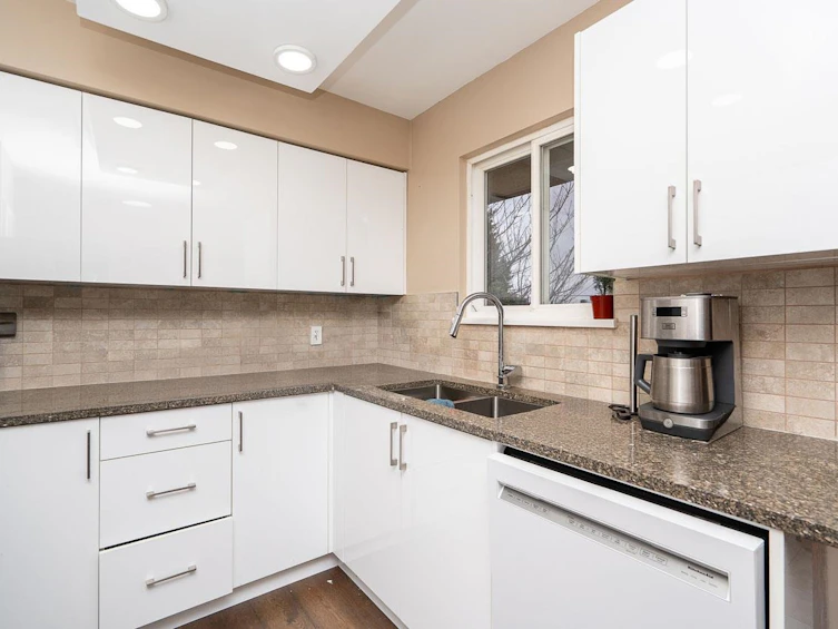 6560 Winch Street, Burnaby, BC, V5B 2L6 - 8