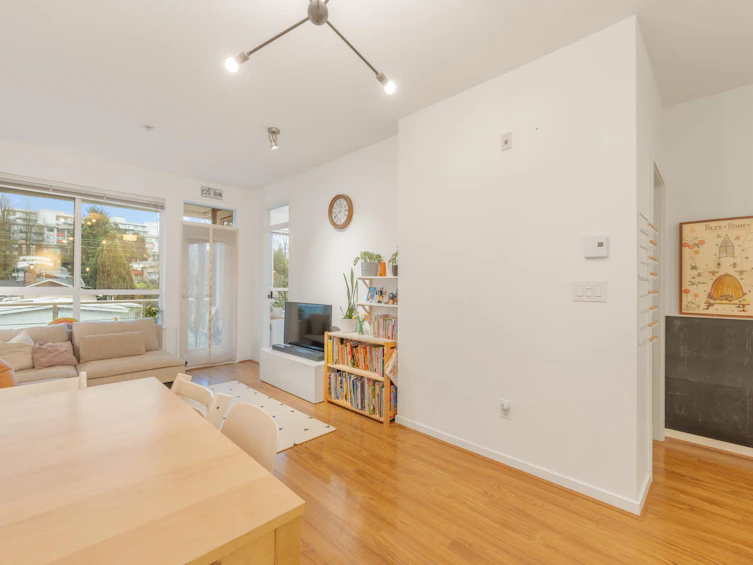 315-3551 Foster Avenue, Vancouver, BC, V5R 0A1 - 5