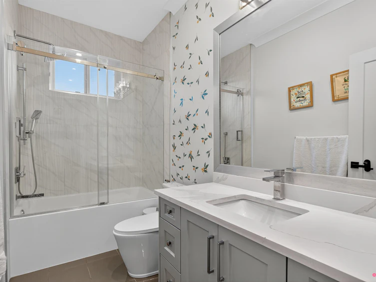 14902 35a Avenue, Surrey, BC, V3Z 0N1 - 35