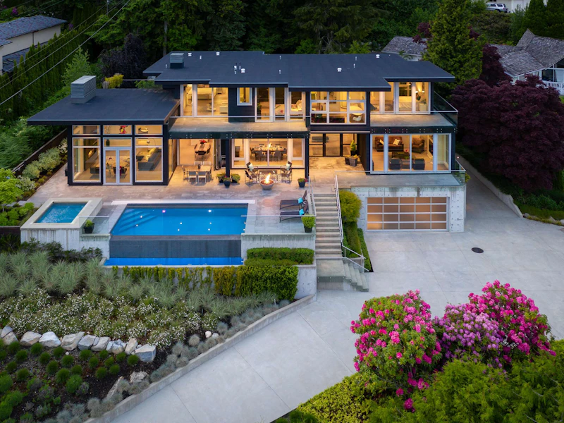 1065 Groveland Road, West Vancouver BC V7S 1Z3