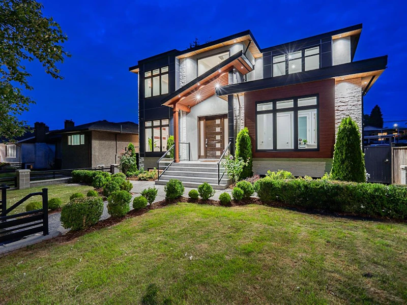 8433 10th Avenue, Burnaby BC V3N 2S7