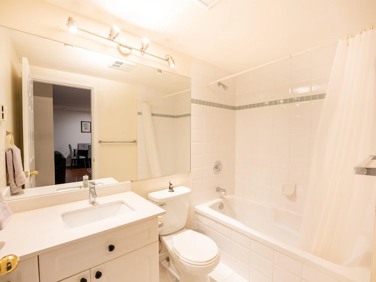 207-128 W 8th Street, North Vancouver, BC, V7M 3M1 - 17