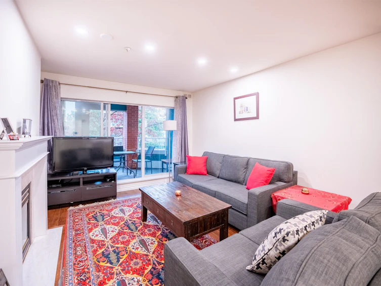 207-128 W 8th Street, North Vancouver, BC, V7M 3M1 - 3