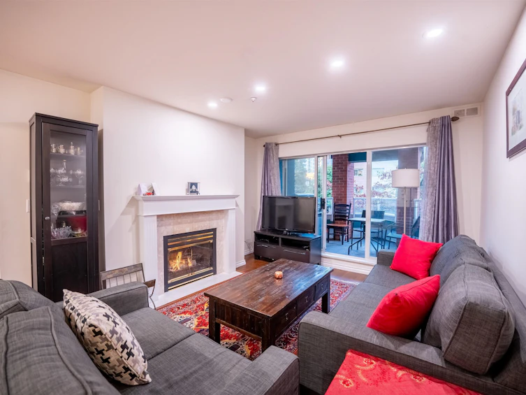 207-128 W 8th Street, North Vancouver, BC, V7M 3M1 - 2