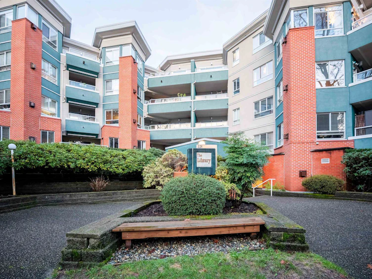 207-128 W 8th Street, North Vancouver, BC, V7M 3M1