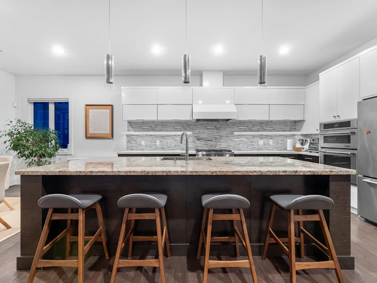 4061 St. Pauls Avenue, North Vancouver, BC, V7N 1T4 - 11