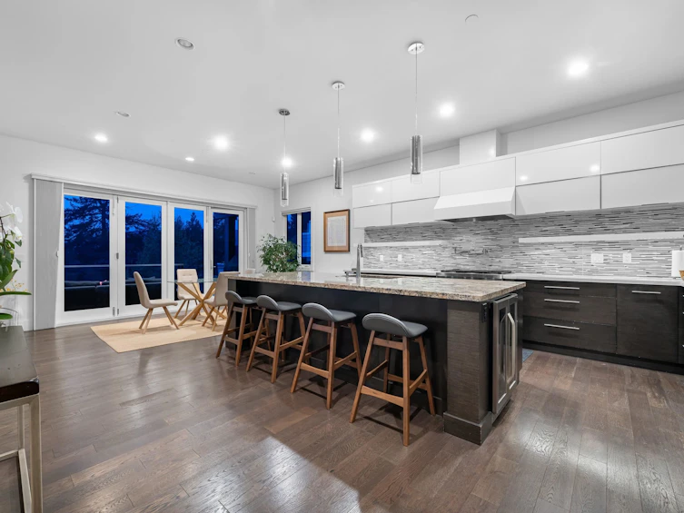 4061 St. Pauls Avenue, North Vancouver, BC, V7N 1T4 - 9
