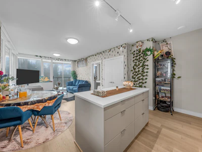 702-8725 University Crescent - 3