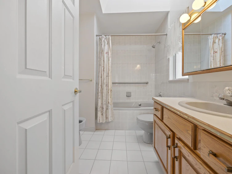 6796 Waltham Avenue, Burnaby, BC, V5H 3V8 - 24