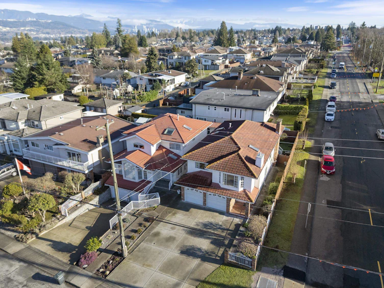 6796 Waltham Avenue, Burnaby, BC, V5H 3V8 - 2