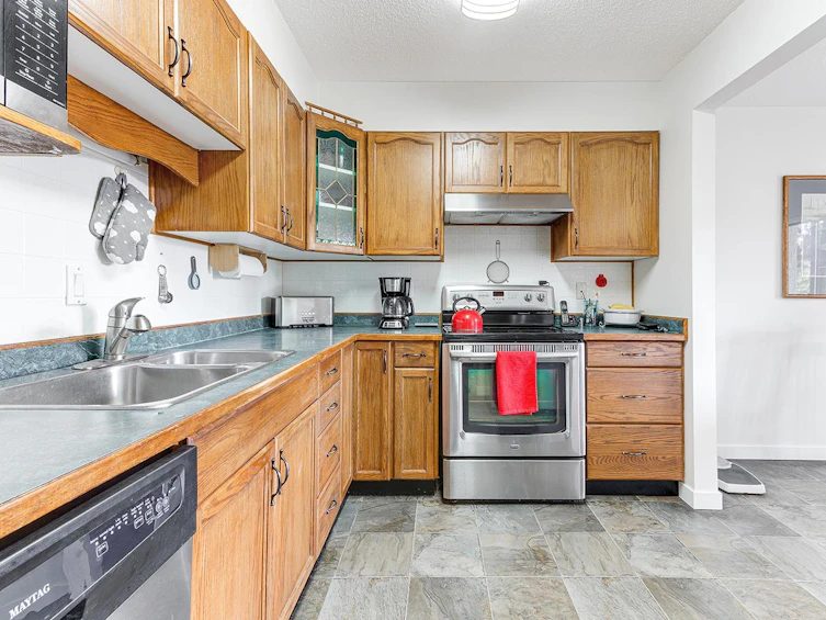 1951 Austin Avenue, Coquitlam, BC, V3K 3R5 - 10