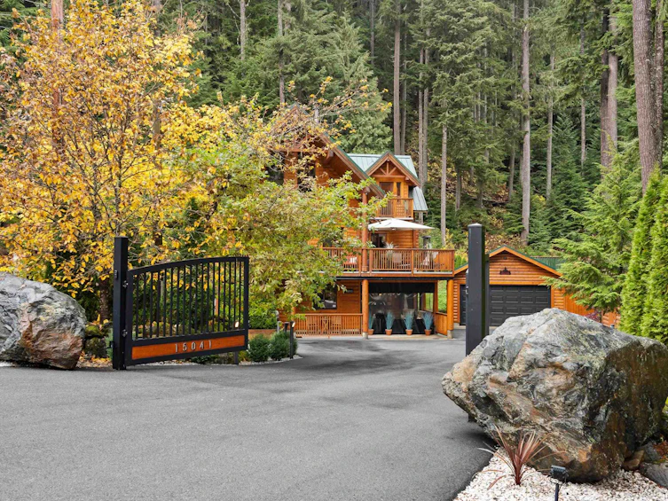 15041 Root Roundabout, Hope, BC, V0X 1L5 - 2