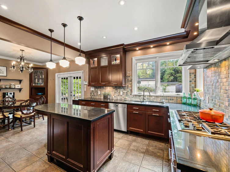 6050 Athlone Street, Vancouver, BC, V6M 3A4 - 13