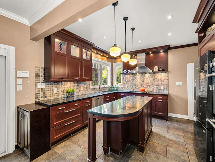 6050 Athlone Street, Vancouver, BC, V6M 3A4 - 9
