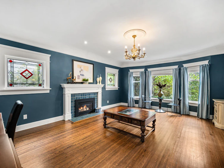6050 Athlone Street, Vancouver, BC, V6M 3A4 - 3