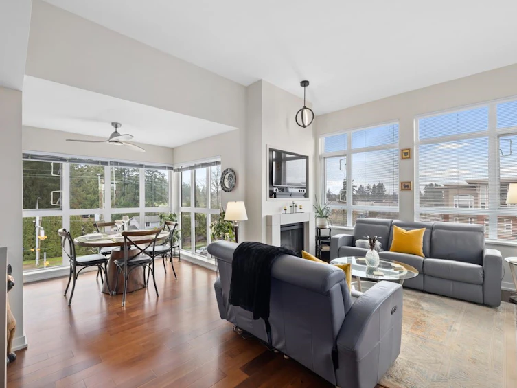 411-2940 King George Boulevard, Surrey, BC, V4P 0E4 - 2