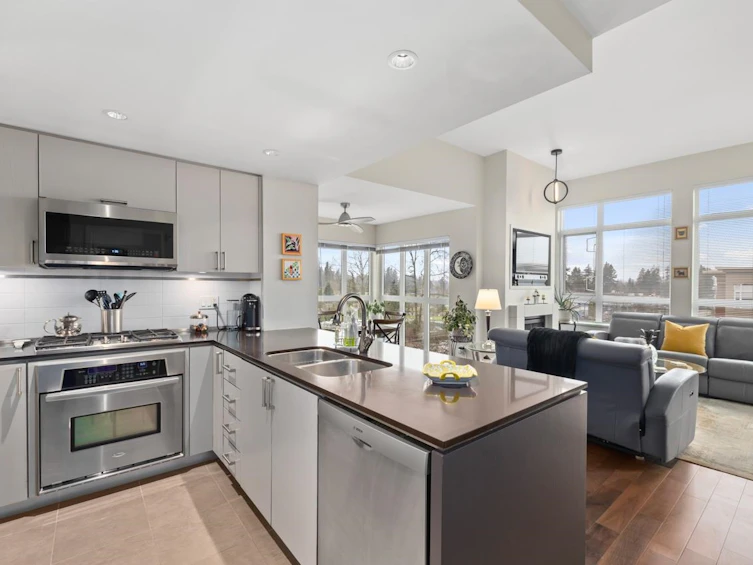 411-2940 King George Boulevard, Surrey, BC, V4P 0E4 - 11
