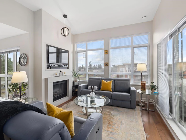 411-2940 King George Boulevard, Surrey, BC, V4P 0E4