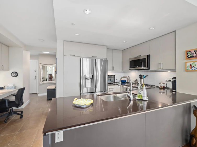 411-2940 King George Boulevard, Surrey, BC, V4P 0E4 - 9