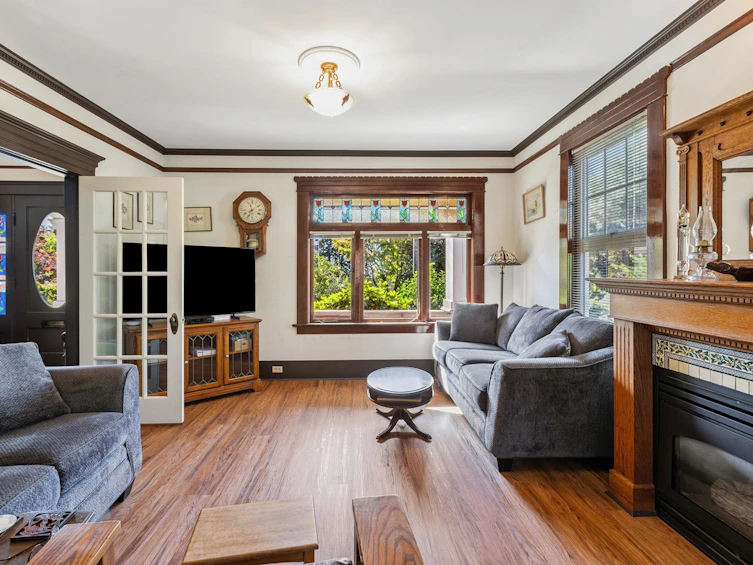 234 W Windsor Road, North Vancouver, BC, V7N 2N1 - 6