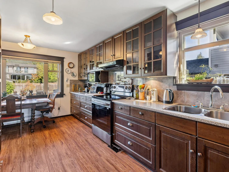 234 W Windsor Road, North Vancouver, BC, V7N 2N1 - 12