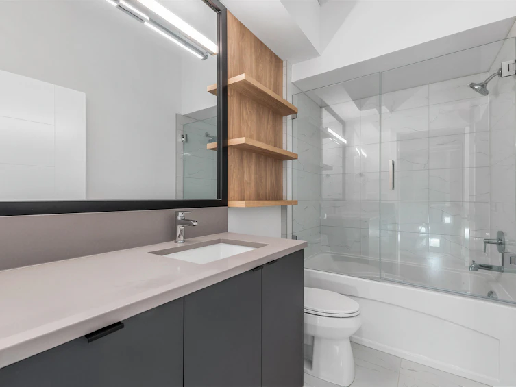 7353 Oak Street, Vancouver, BC, V6P 1V9 - 8
