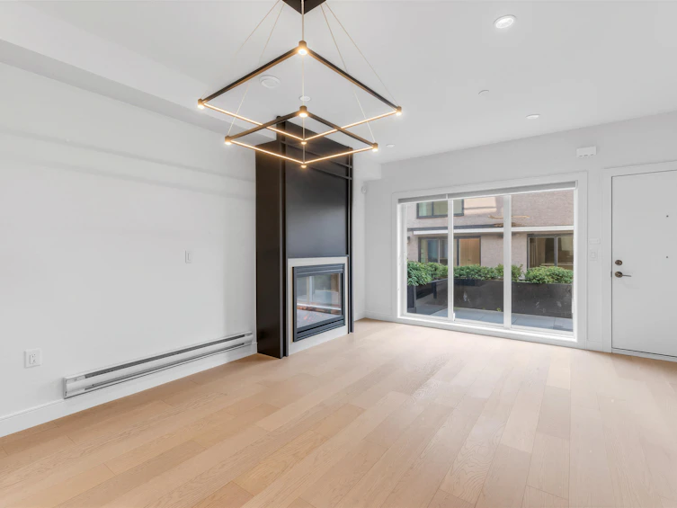 7353 Oak Street, Vancouver, BC, V6P 1V9 - 2