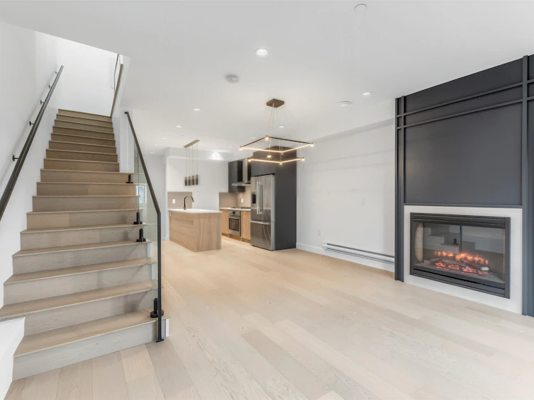 7353 Oak Street, Vancouver, BC, V6P 1V9 - 3