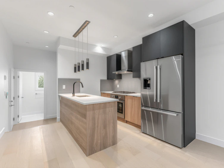 7353 Oak Street, Vancouver, BC, V6P 1V9 - 4