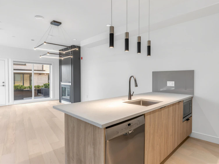 7351 Oak Street, Vancouver, BC, V6P 1V9 - 2
