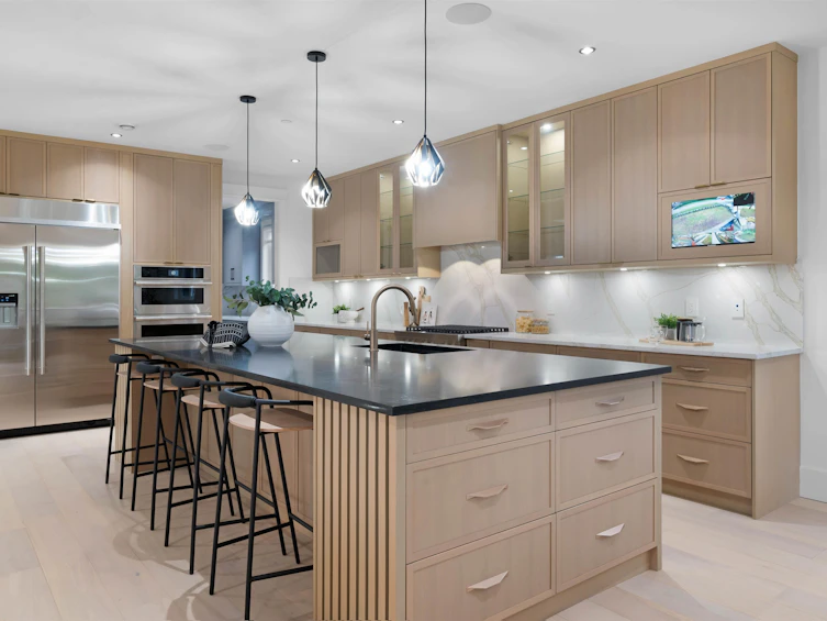 13915 Blackburn Avenue, Surrey, BC, V4B 2Z3 - 2