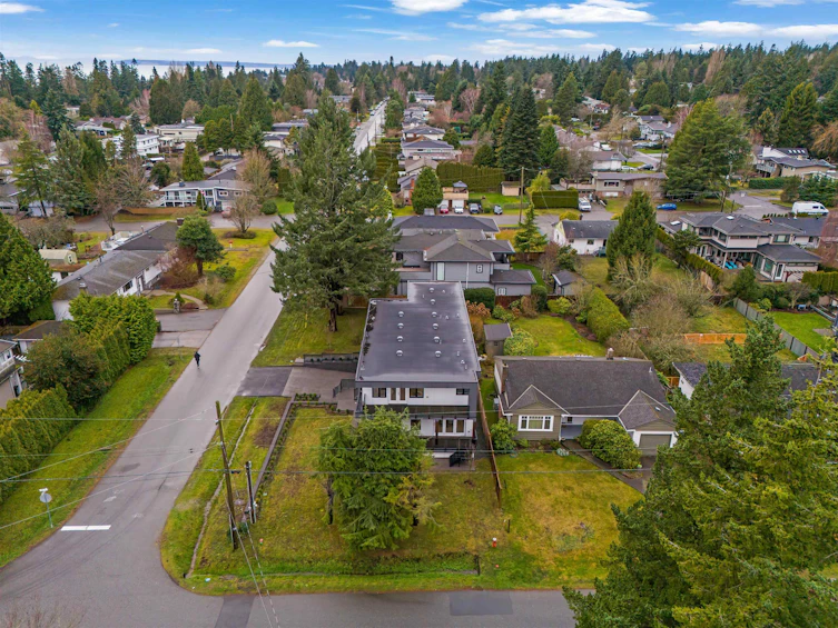 13915 Blackburn Avenue, Surrey, BC, V4B 2Z3 - 39