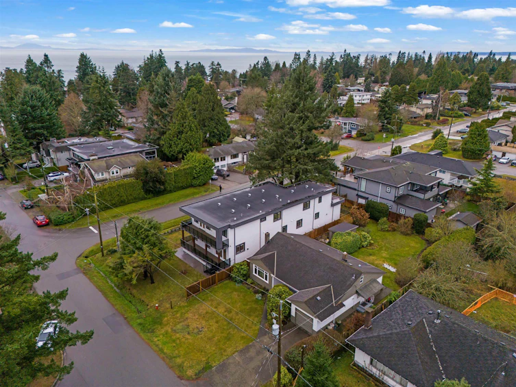 13915 Blackburn Avenue, Surrey, BC, V4B 2Z3 - 38