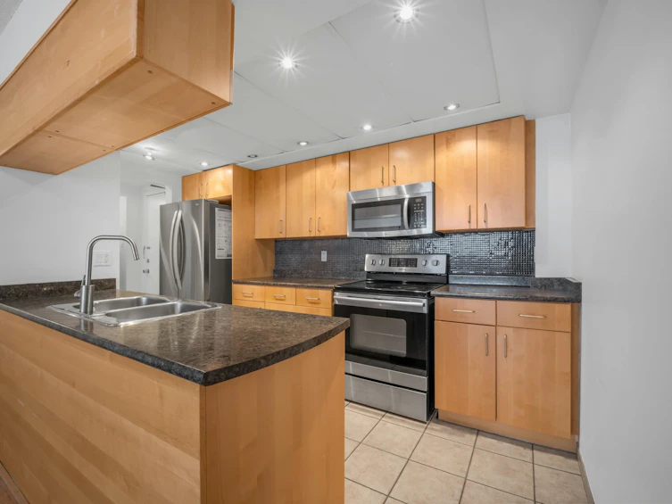 2402-9521 Cardston Court, Burnaby, BC, V3N 4R8 - 4