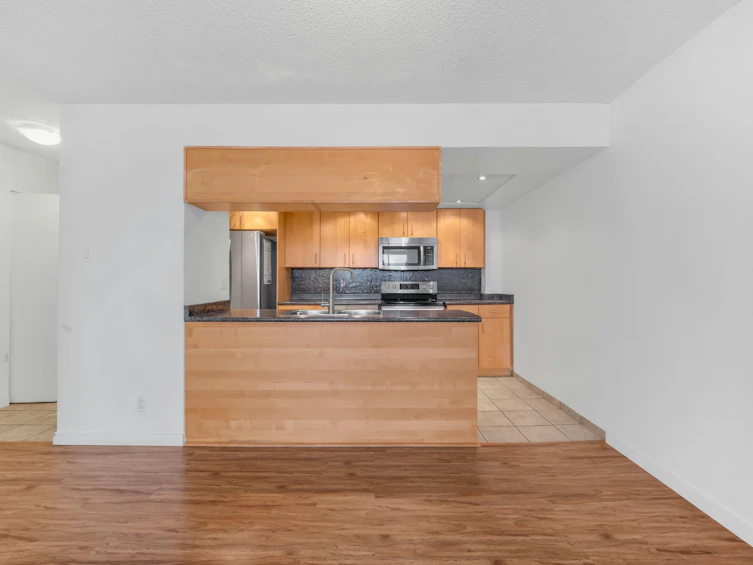 2402-9521 Cardston Court, Burnaby, BC, V3N 4R8 - 2