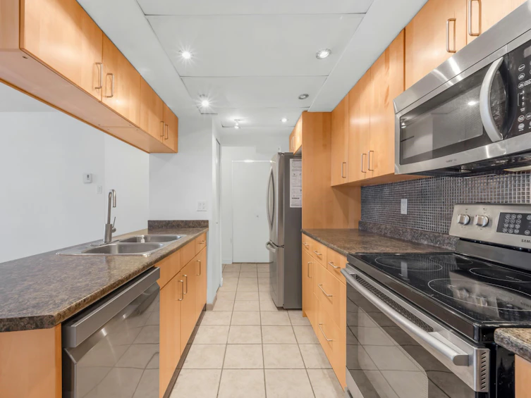 2402-9521 Cardston Court, Burnaby, BC, V3N 4R8 - 6