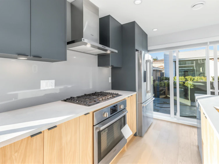 1007 W 58th Avenue, Vancouver, BC, V6P 1V9 - 3