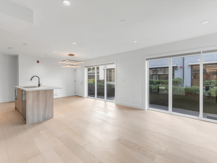 7357 Oak Street, Vancouver, BC, V6P 1V9 - 3