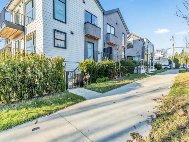 7357 Oak Street, Vancouver, BC, V6P 1V9