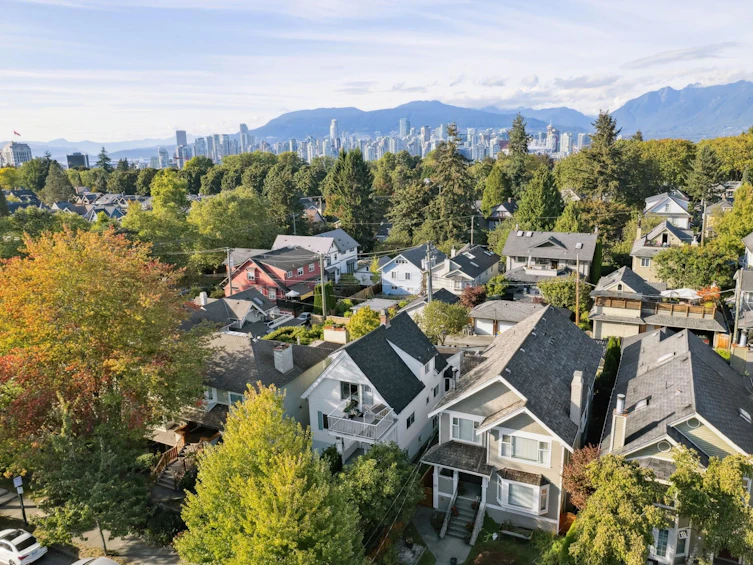45 W 15th Avenue, Vancouver, BC, V5Y 1X7 - 2