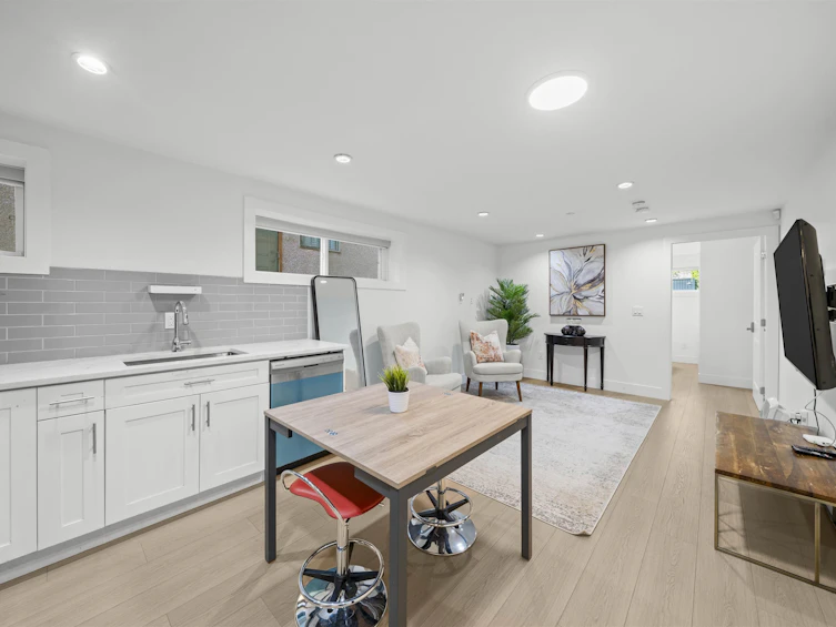 870 W 59th Avenue, Vancouver, BC, V6P 1X7 - 21