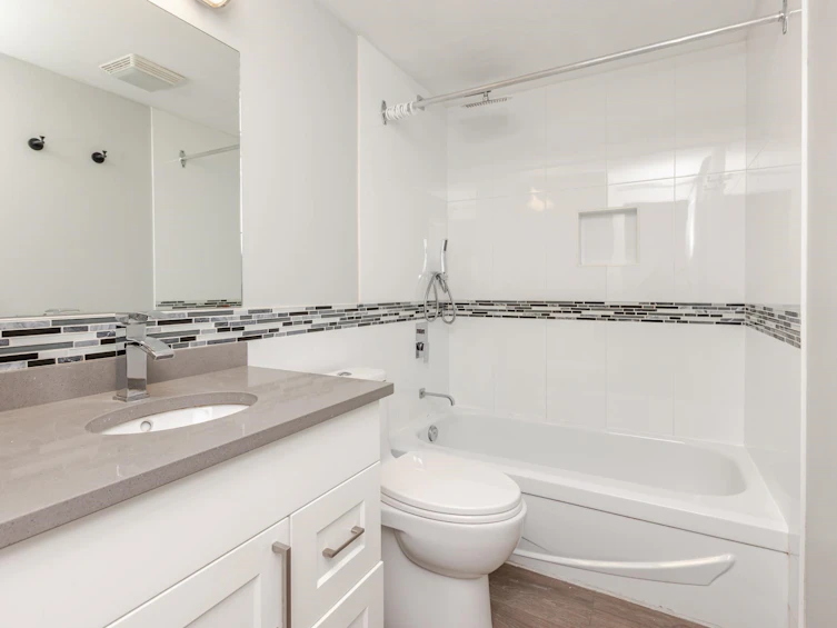 214-5906 176a Street, Surrey, BC, V3S 4H7 - 24