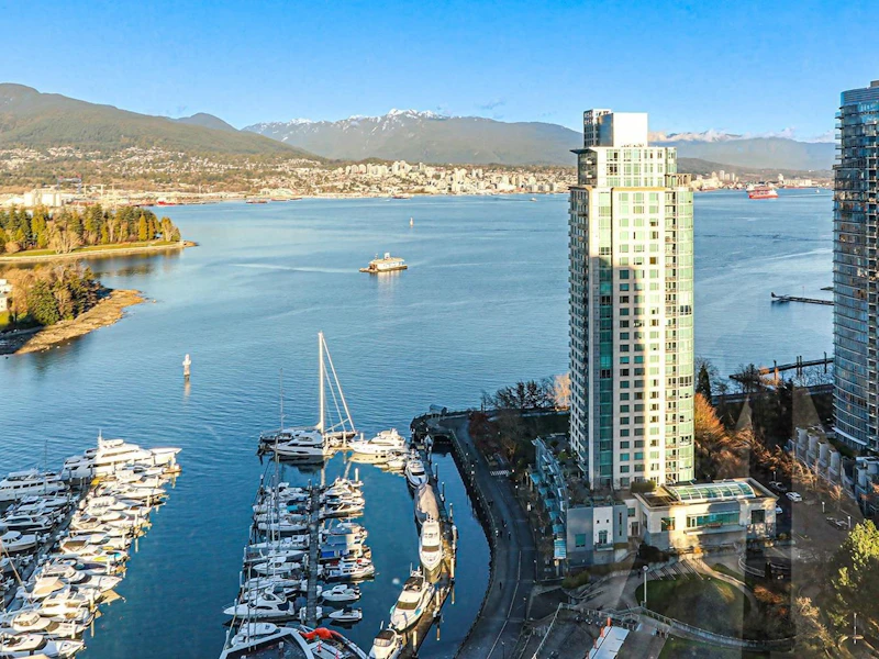 702 - 588 Broughton Street, Vancouver BC V6G 3E3