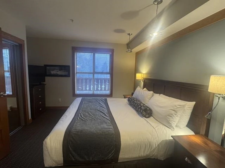 201D-2036 London Lane, Whistler, BC, V8E 0N7 - 15